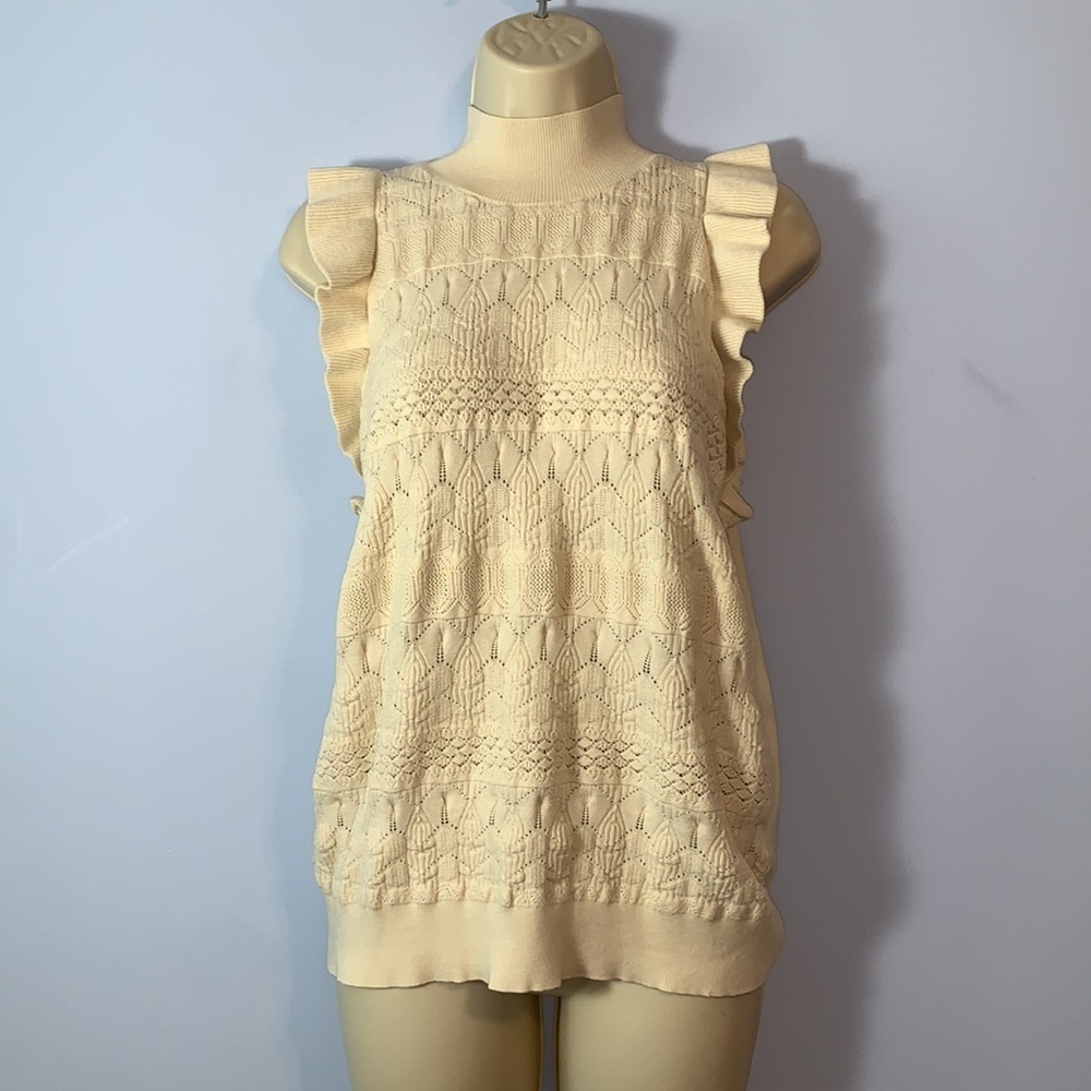 Who What Wear Cream Sleevesless tank flutter sleeve eyelet mock neck large